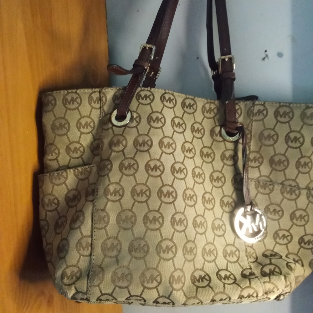 Michael kors pocketbook